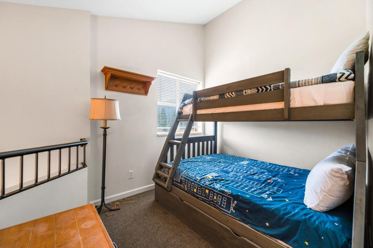 Tyndall Stone Lodge By Cozystay Signature Whistler Ngoại thất bức ảnh